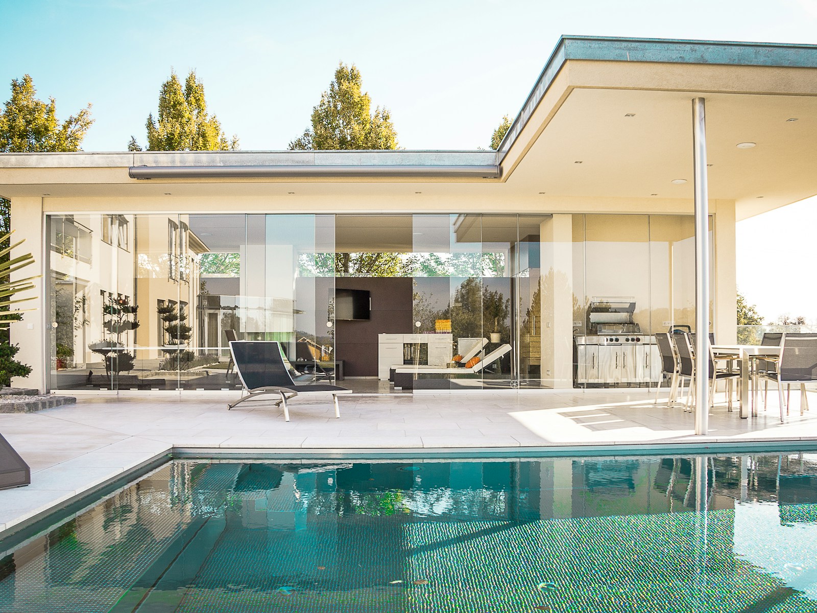 Infinity pool with sea view